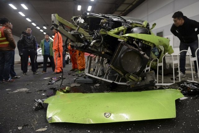 Безработни смазаха Ferrari и Lamborghini