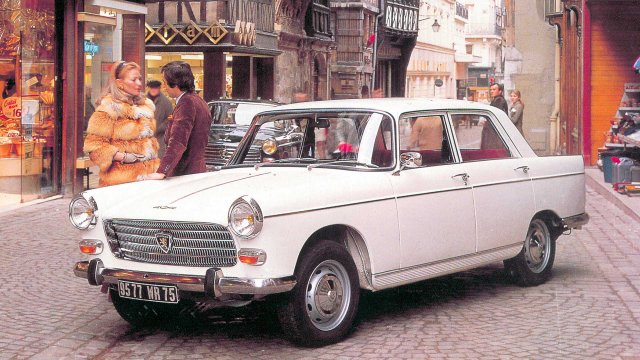 Легендата Peugeot 404 навърши 60 години