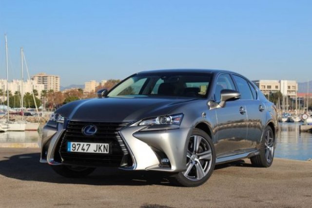 Lexus пенсионира знаменит седан