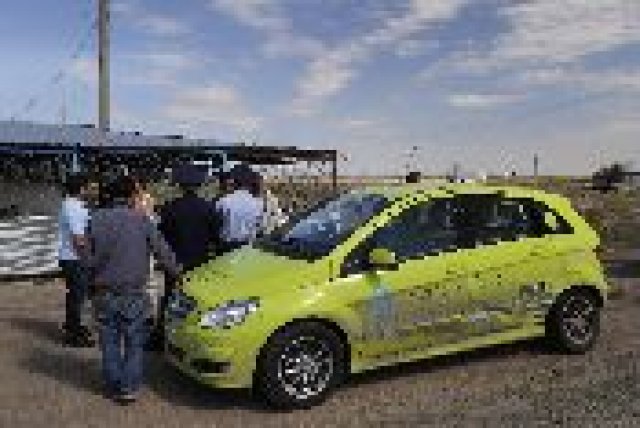 Блъснаха единия водороден Mercedes B-class