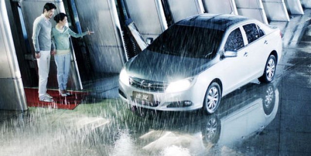 Китайският автомобил на Джеймс Бонд тръгва в серия