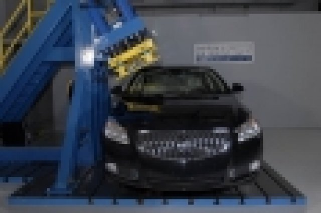 Близнакът на Opel Insignia - максимално безопасен