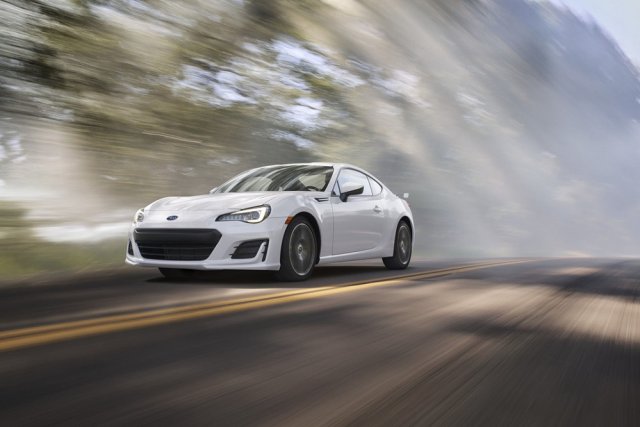 Subaru подобри BRZ, извади повече мощност