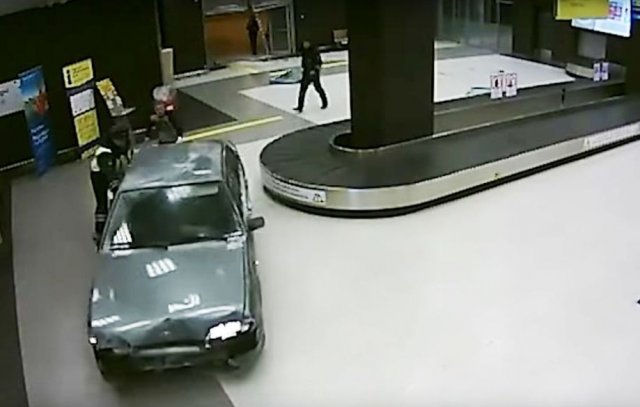 Пиян и дрогиран руснак си направи рали на летище (Видео)