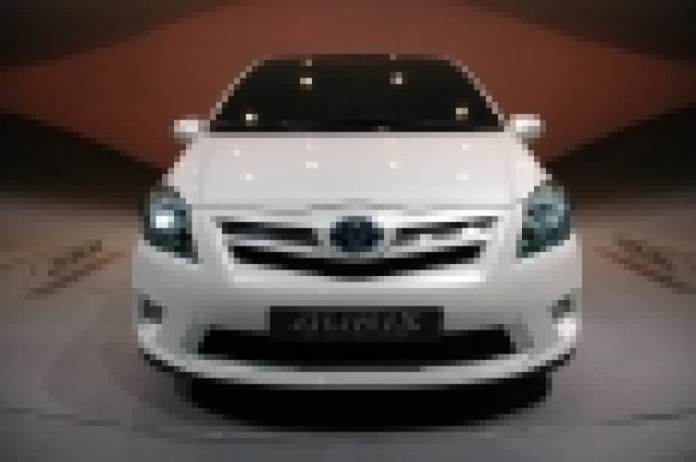 Toyota представи Auris хибрид