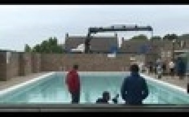 Audi TT се къпе с Грейс Смол