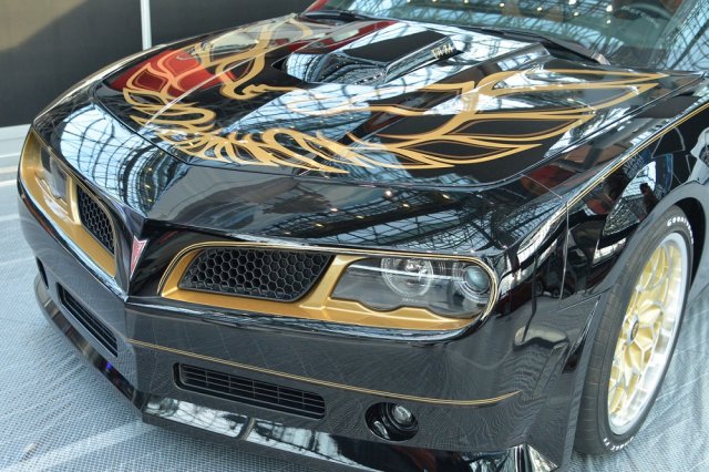 Бандитско Camaro се преструва на Pontiac