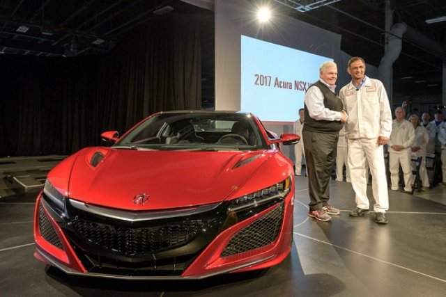 Първият нов NSX излезе от завода