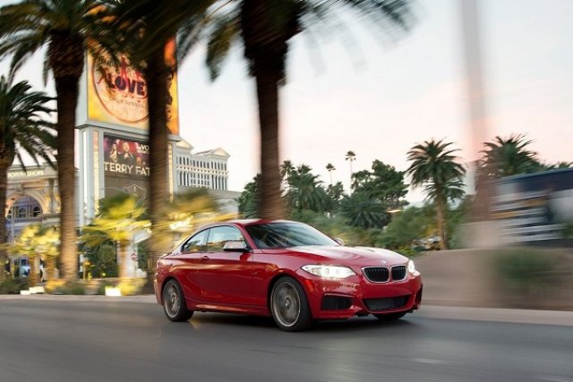 BMW M235i е по-добър от Carrera S и Corvette 