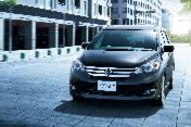 Mazda 5 стана на Nissan Lafesta