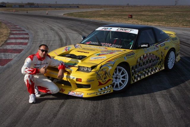 Царят на дрифта помага на пострадал мотоциклетист