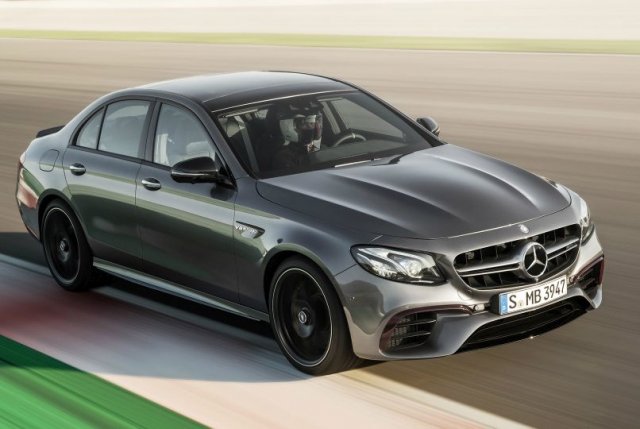 Mercedes-AMG E-Class остана без задно предаване и получи дрифт-режим