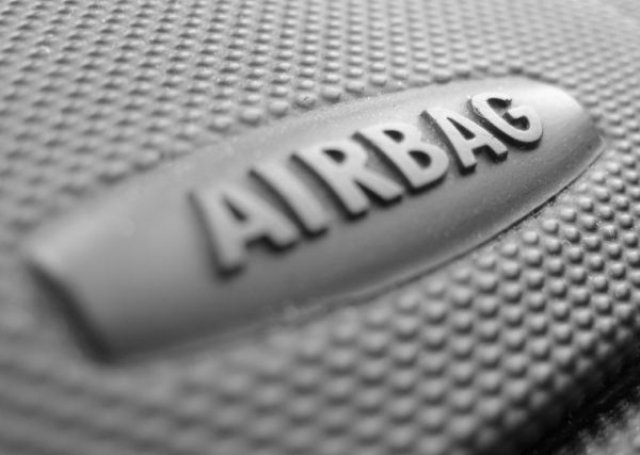 Takata пое вината за повредените въздушни възглавници