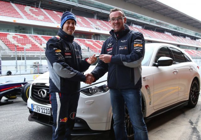 Фетел получи първото Infiniti FX50 Vettel Edition за рождения си ден 