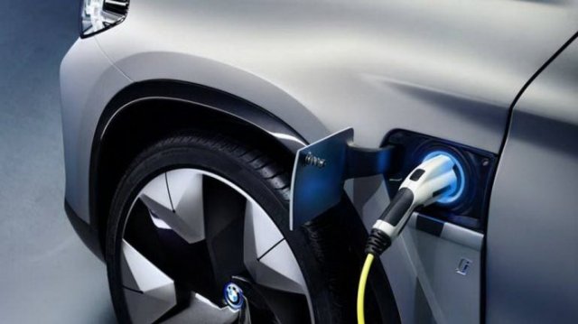Прогноза: BMW и Mercedes ще накарат света да мине на електромобили