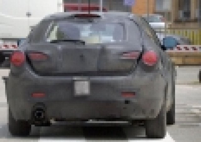 Нови шпионски снимки на Alfa Romeo 149