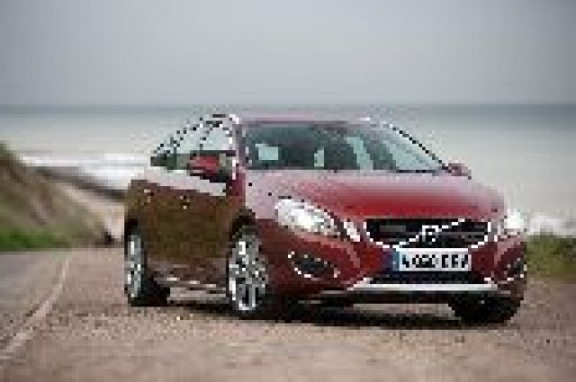 Хибридно Volvo V60 ще видим в Женева