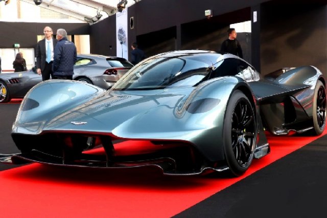 Хиперколата на Aston Martin най-после се появи пред публика