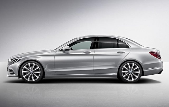 Mercedes анонсира C-Class Edition 1