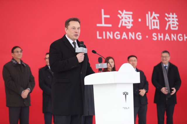 Tesla започна да строи завода си в Китай