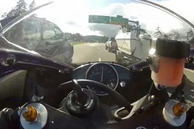 300 км/час с незаконна Yamaha R1 и без книжка