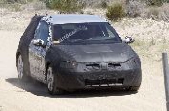 Първи шпионски снимки от новата генерация на Golf