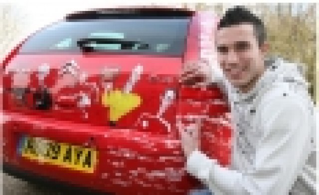 Citroen C4 за благотворителна акция на Арсенал