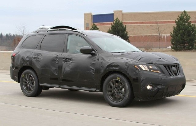 Папараците хванаха и новия Nissan Pathfinder