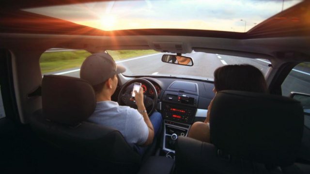 Затвор за разговор по мобилен зад волана