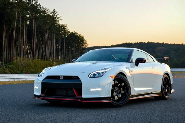 Nissan ще доведе в Женева най-бързия GT-R