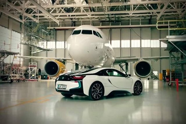 Какво е да караш BMW i8 по 