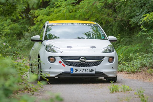Двама българи дебютират в Opel Adam Cup