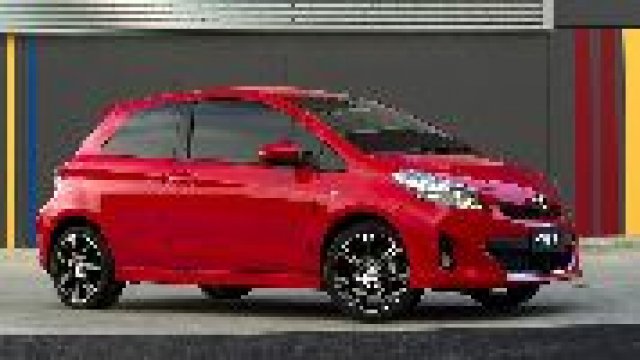 Това е Toyota Yaris с три врати