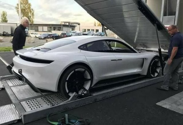 Porsche има проблем с набирането на качествени служители