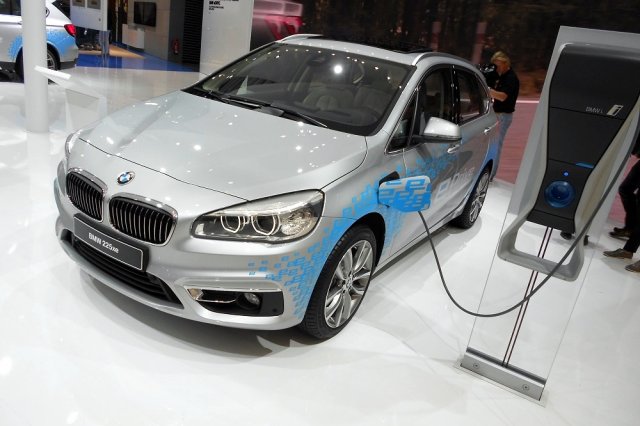 Премиера за хибридното BMW 2-Series Active Tourer