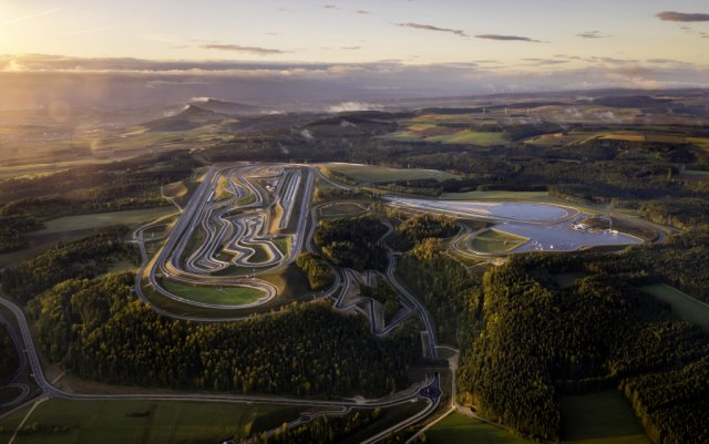 Mercedes си направи уникален нов полигон