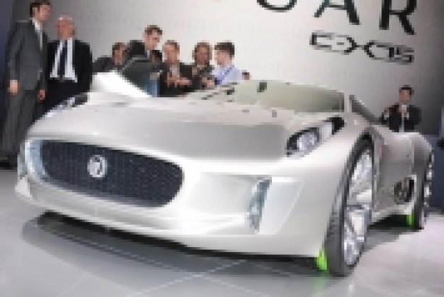 Range Rover Evoque и Jaguar C-X75 в Париж на видео