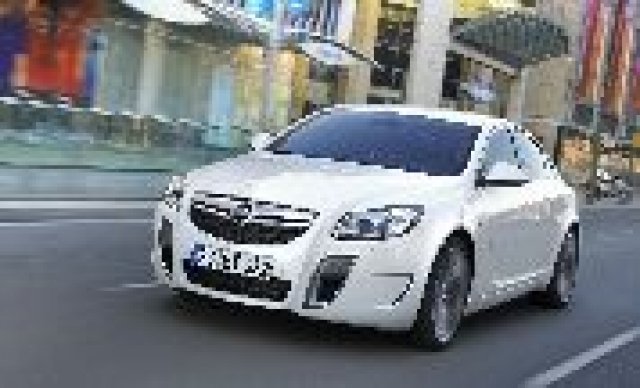 Opel Insignia OPC вече с автоматик