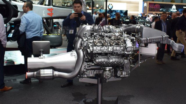Mercedes показа и новия двигател на GT-R