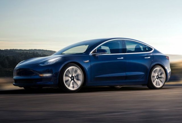 Американски експерт направи Tesla Model 3 на пух и прах