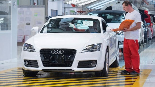 Работниците на Audi в Унгария стачкуват