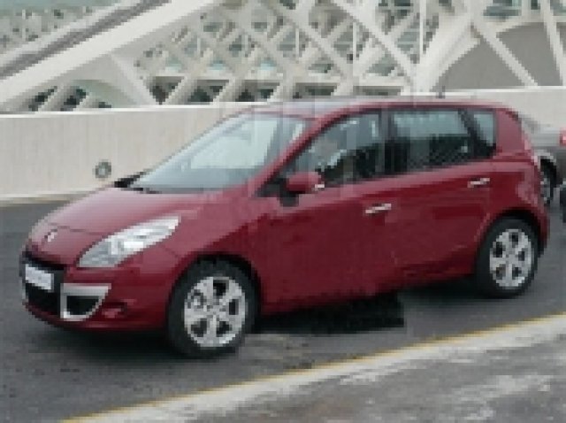 Първи неофициални снимки на новия Renault Scenic