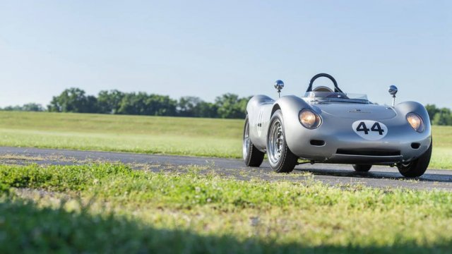Продава се уникален болид на Porsche