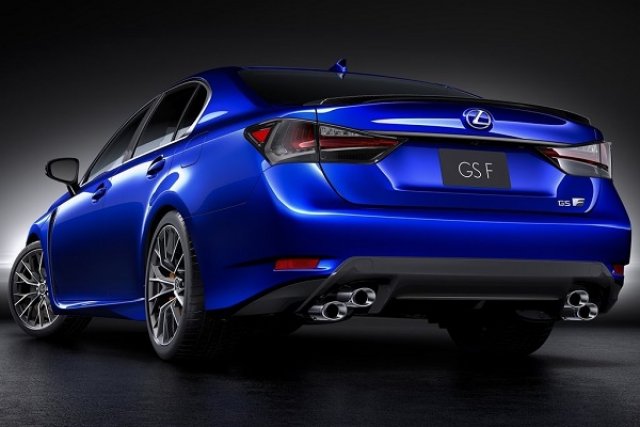 Lexus навлезе в територията на BMW M5