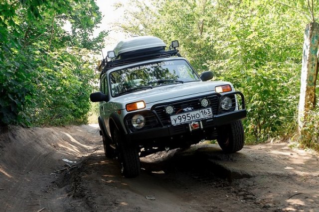 Lada Niva атакува най-високия връх в Русия