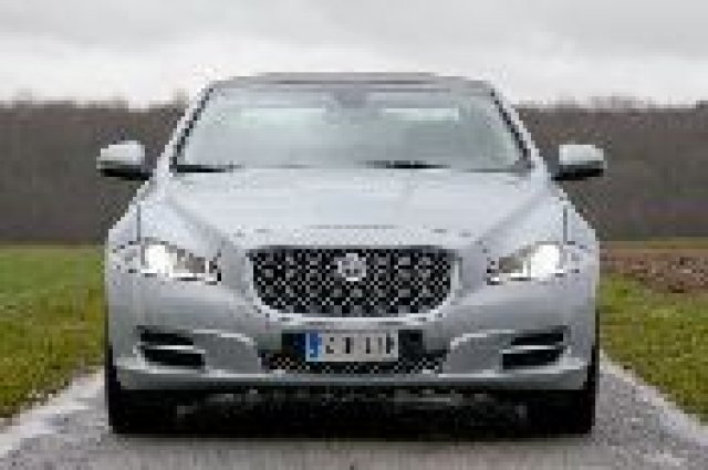 Jaguar атакува немците