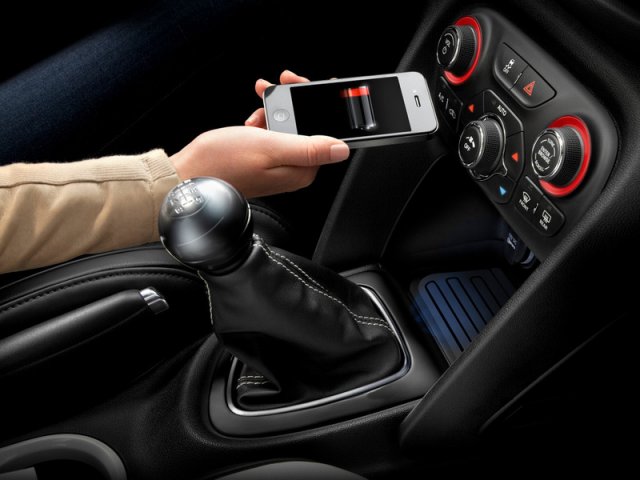 Chrysler пуска уникално зарядно устройство