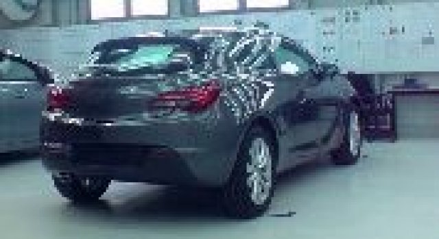 Серийната Astra GTC се появи във Facebook