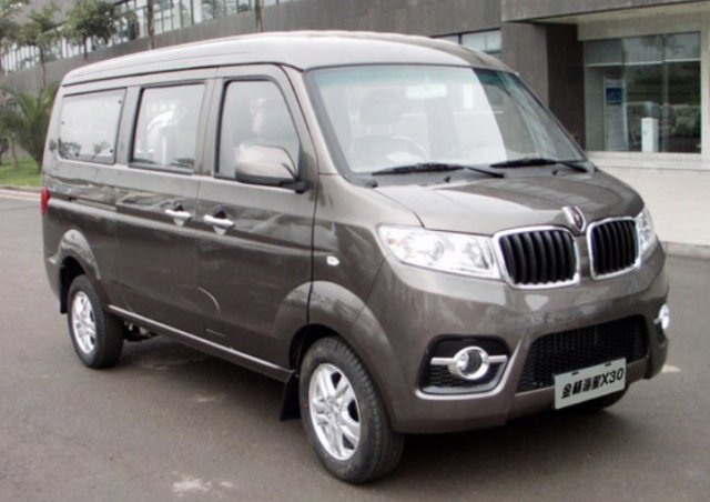 Китайци пуснаха миниван ала BMW