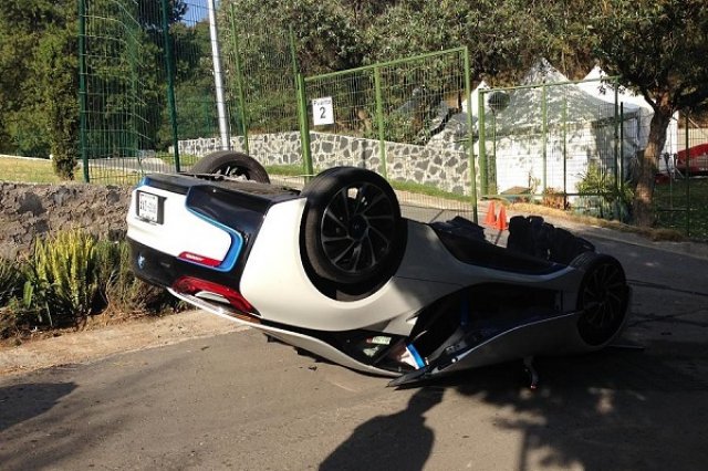 BMW i8 след тест на журналист